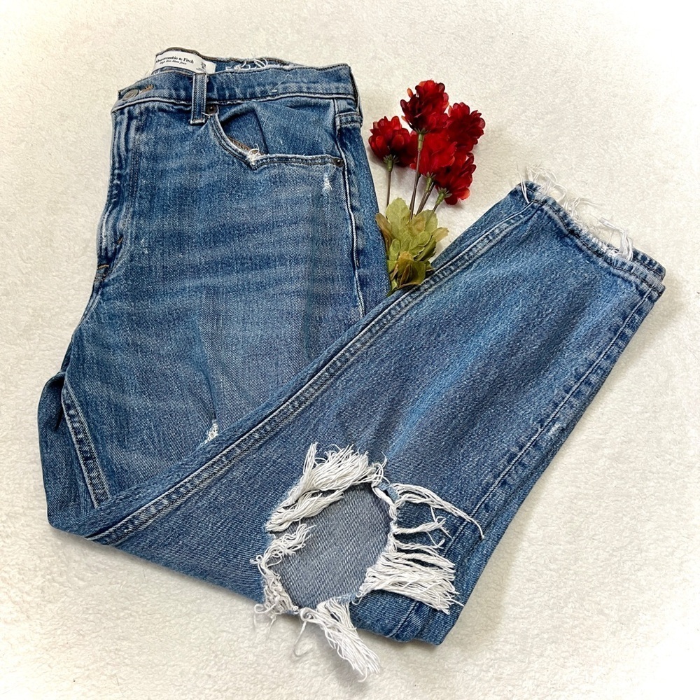 Abercrombie & Fitch Distressed 90's High Rise Mom Jean - Size 8/29
